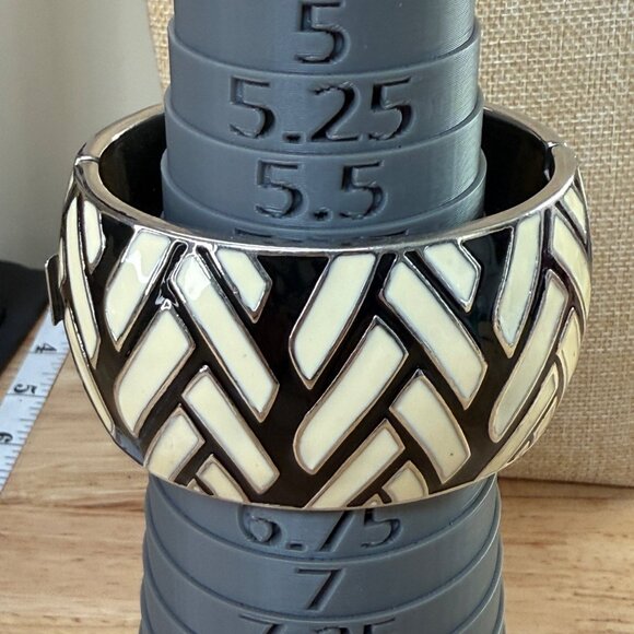 Banana Republic Herringbone Enamel Hinged Bracelet 5.5"-7.25" Adjustable Fit Cre - Picture 3 of 7